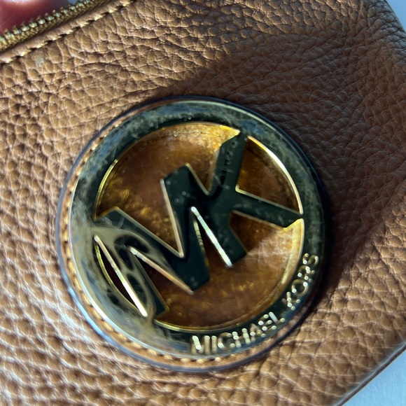 Michael Kors brown wristlet minor wear - Picture 4 of 6